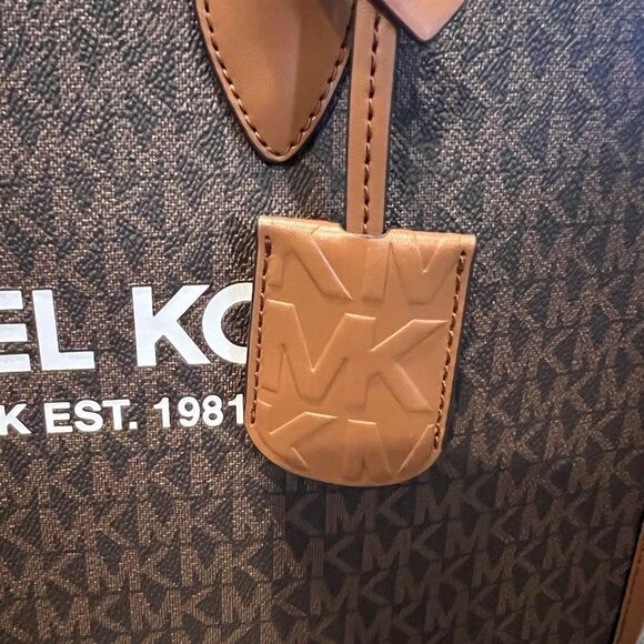 NWT Michael kors large Mirella logo tote bag with removable adjustable‎ strap - Picture 8 of 11